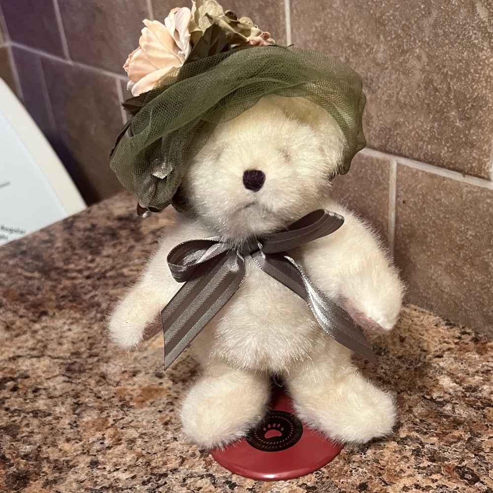 BOYDS BEAR.  T.J.’s Best dressed